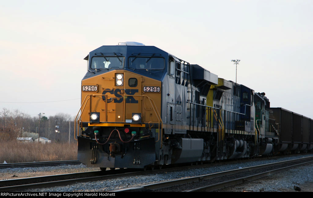 CQX 5296 leads an empty coal train northbound at Charlie Baker